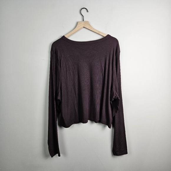 Old Navy UltraLite Long-Sleeve Crew-Neck Ribbed Cropped Top for Women - Picture 8 of 9